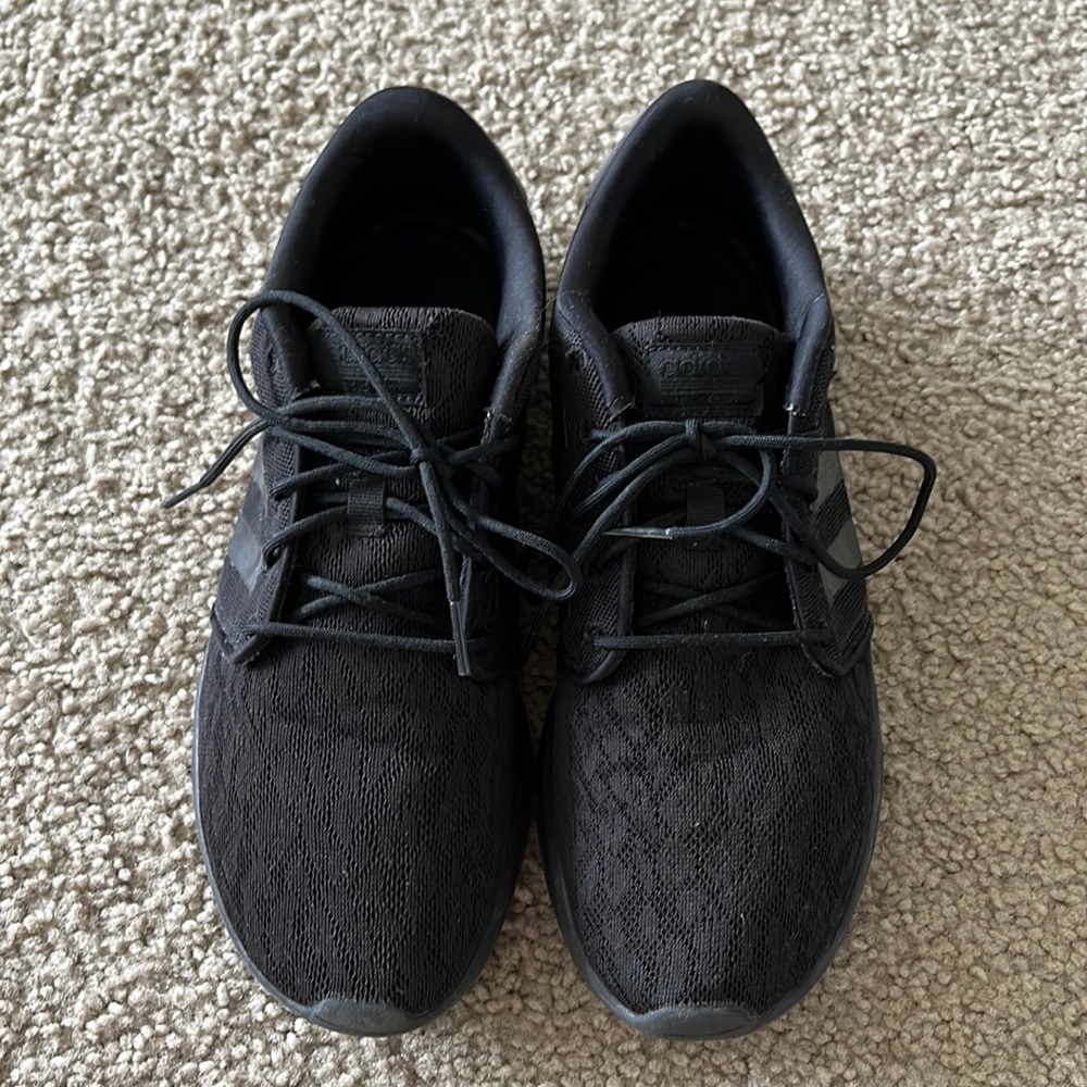 Adidas’s cloud foam all black shoes